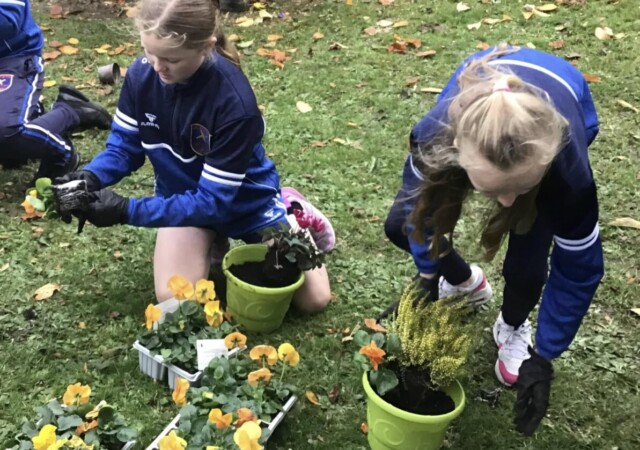 girls planting flowers_2